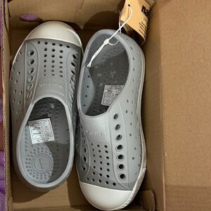 Native Kids Water Shoes in Light Gray